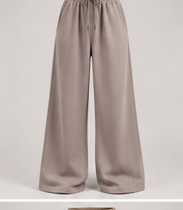 Wide-Leg Sweatpants in Taupe